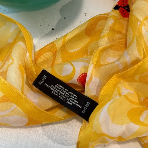 Rare Coach 100% Silk Scarf YELLOWđSignature C's with red and black Bumble bee's - Picture 4 of 7